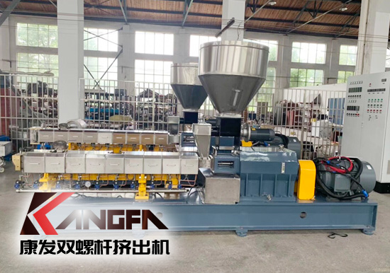 雙螺桿擠出機(jī)上下游：車用塑料向低成本、高強(qiáng)度、高沖擊性能、可回收及降解等復(fù)合材料及塑料合金方向發(fā)展