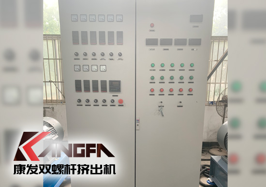 雙螺桿擠出設備主要運用于pvc、rpvc等塑料材質物體，擠出、造粒等，下文就擠出設備自我保護裝置做一些簡單介紹。 