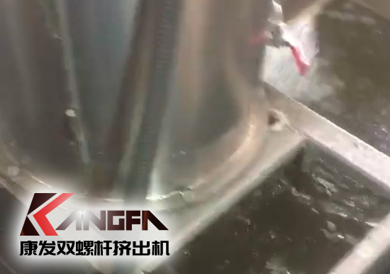 康發(fā)雙螺桿水環(huán)切粒機(jī)組，造粒大小均勻,無(wú)粘粘！