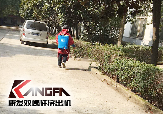 戰(zhàn)疫情、防風險、保安全！康發(fā)雙螺桿擠出機復工在即，全廠實現(xiàn)全方位消毒！