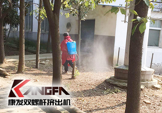 沒有一場疫情不可戰(zhàn)勝！凝心聚力，共克時艱，康發(fā)雙螺桿擠出機在行動，全廠實現(xiàn)全方位消毒！