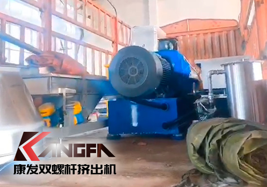 十一雙節(jié)長假前夕，康發(fā)65機(jī)D型箱雙螺桿擠出機(jī)組順利發(fā)貨！坐標(biāo)河北！