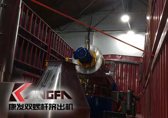 康發(fā)雙螺桿擠出造粒機(jī) 20余年注重品質(zhì) 細(xì)節(jié)始終如一 專業(yè)的機(jī)械設(shè)計制造企業(yè)?？蛋l(fā)<strong>雙螺桿擠出機(jī)</strong>設(shè)備傾心專注于塑料，橡膠，化工等領(lǐng)域設(shè)備的自主研發(fā)和生產(chǎn)。