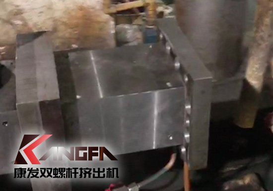 提升機(jī)筒耐磨及耐腐蝕性！康發(fā)雙螺桿擠出機(jī)設(shè)備舊機(jī)筒更換視頻