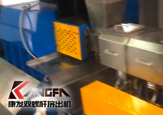 延長設(shè)備使用壽命，提升客戶滿意度！康發(fā)加強對雙螺桿造粒機的維護包養(yǎng)工作