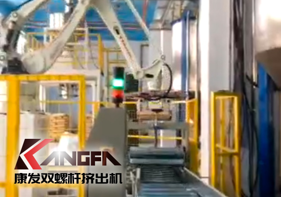  機(jī)械手臂應(yīng)用于雙螺桿擠出造粒機(jī)組現(xiàn)代化生產(chǎn)線！靈活部署,降低生產(chǎn)成本,全面提升雙螺桿造粒生產(chǎn)效率！
