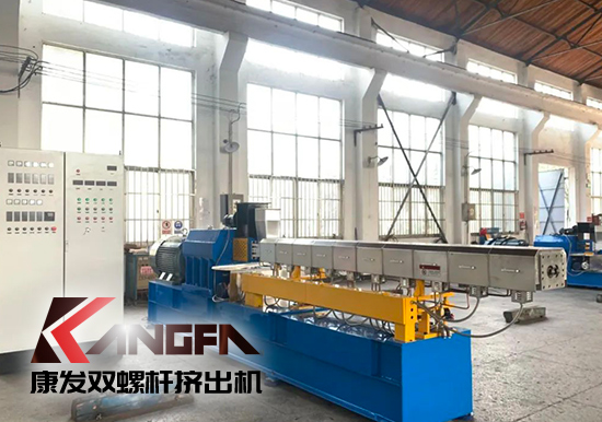 抗高溫戰(zhàn)酷暑，掀起生產(chǎn)熱潮——康發(fā)雙螺桿造粒機生產(chǎn)車間高溫“烤”驗不服“暑”