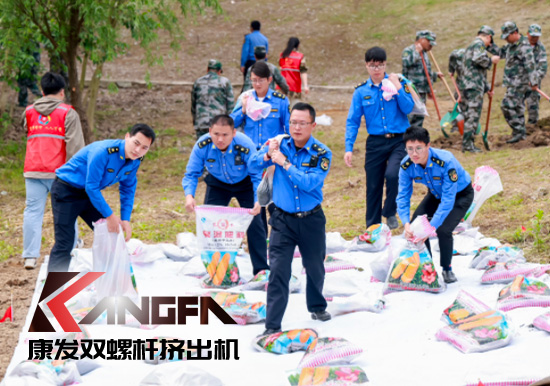 康發(fā)雙螺桿造粒機(jī)參與葛塘街道開展主題為“防范災(zāi)害風(fēng)險，護(hù)航高質(zhì)量發(fā)展”宣傳活動暨防汛搶險應(yīng)急演練