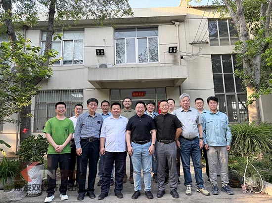 中石化石科院院長李明豐率隊蒞臨康發(fā)雙螺桿造粒機(jī)調(diào)研廢塑料循環(huán)利用項目