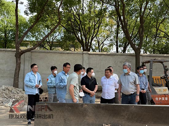 中石化石科院院長李明豐率隊蒞臨康發(fā)雙螺桿造粒機(jī)調(diào)研廢塑料循環(huán)利用項目