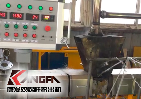 標(biāo)準(zhǔn)化雙螺桿擠出造粒機(jī)組采用新款一體化便攜開機(jī)方式，康發(fā)塑機(jī)為您想的更多！