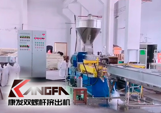 熔噴料雙螺桿擠出造粒機(jī)組設(shè)備視頻，日產(chǎn)量可達(dá)800萬只口罩用原料，熔脂可達(dá)1400-1600
