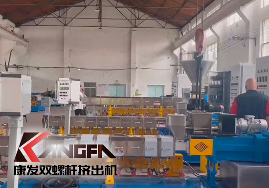 康發(fā)雙螺桿造粒機生產(chǎn)車間戰(zhàn)酷暑，保生產(chǎn)視頻剪輯。新的一月，新的一天，努力工作，努力生活！加油康發(fā)人！