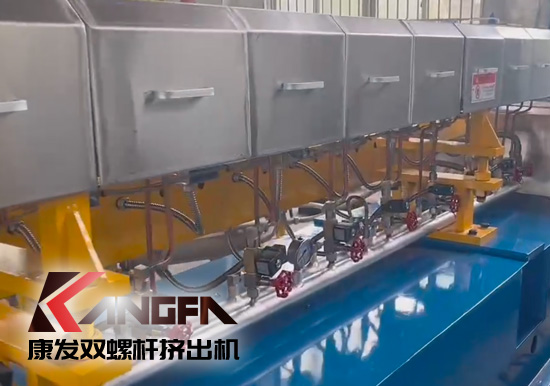 康發(fā)雙螺桿造粒機生產(chǎn)車間戰(zhàn)酷暑，保生產(chǎn)視頻剪輯。新的一月，新的一天，努力工作，努力生活！加油康發(fā)人！