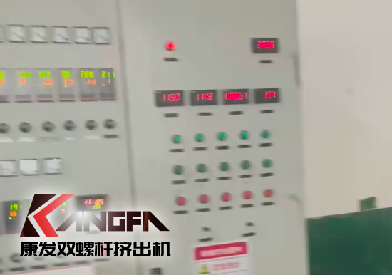 水下切粒雙螺桿擠出機(jī)機(jī)組安裝調(diào)試生產(chǎn)！深耕于雙螺桿擠出機(jī)行業(yè)！相信我們！您會(huì)獲取更大的利益！??！